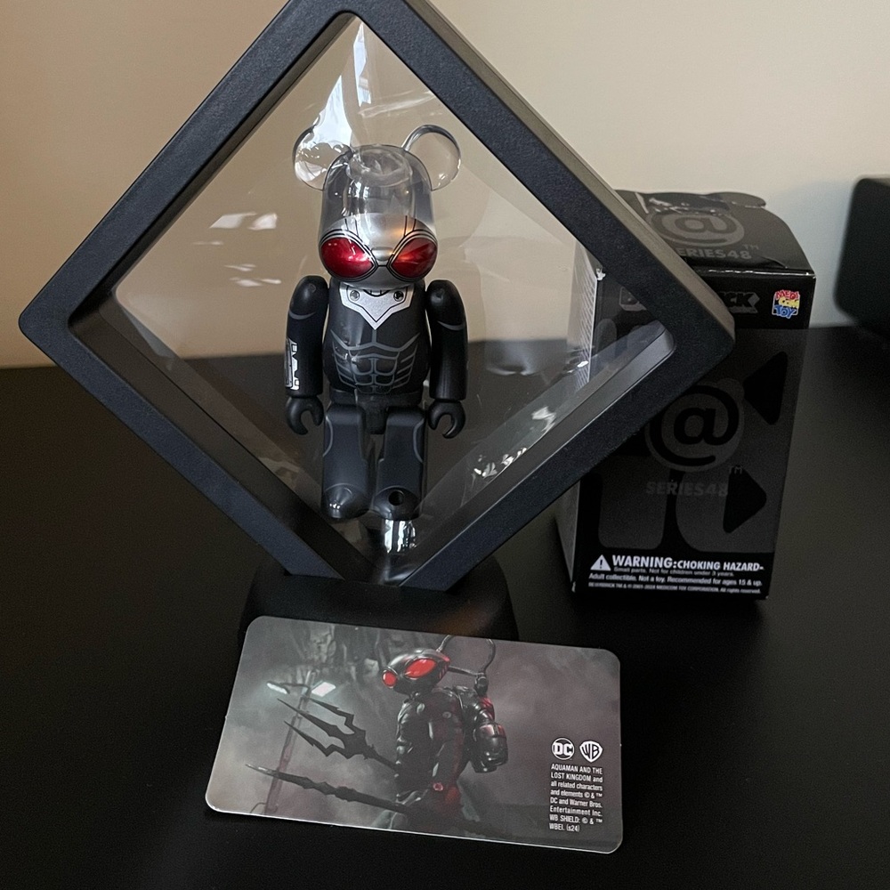 SECRET Bearbrick Series 48 100% AQUAMAN Black Manta